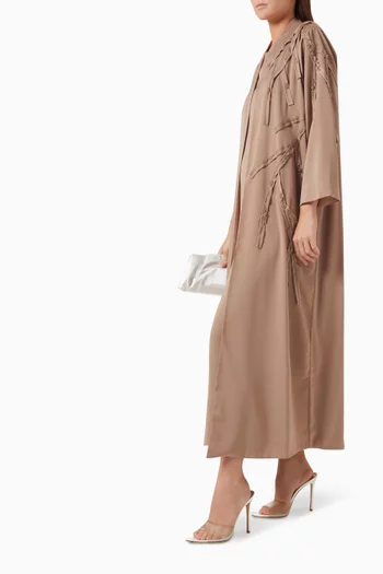 طقم عباية مزين بتطريزات