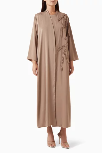 طقم عباية مزين بتطريزات