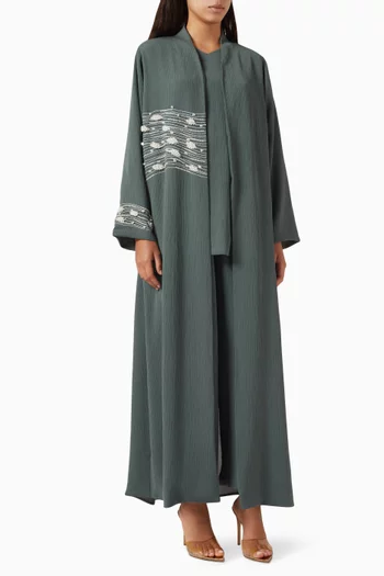 طقم عباية مزين بتطريزات
