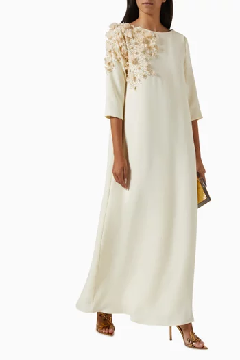 قفطان مطرز بزهور بارزة