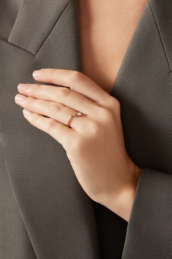 خاتم بحرف "L" مرصع بماس بتصميم برنسيس ذهب أصفر عيار 18