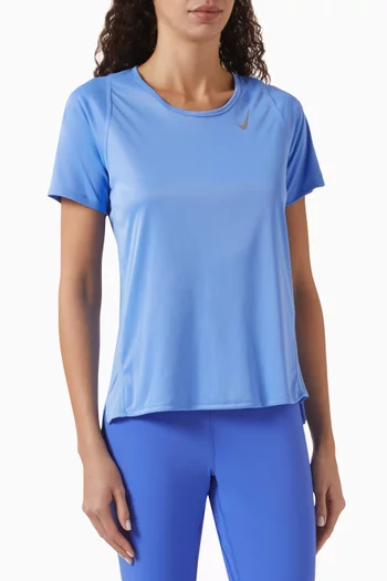 بلوزة رياضية بتقنية Dri-FIT