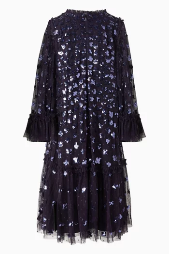 فستان واسع مزين بتطريزات لامعة تول