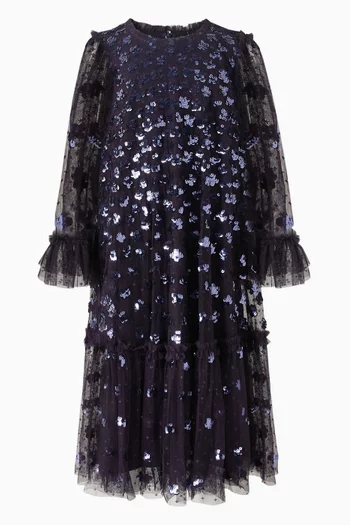 فستان واسع مزين بتطريزات لامعة تول