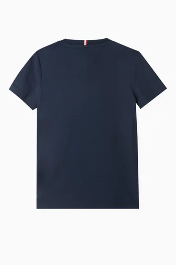 تي شيرت بجزء مضلع بشعار الماركة