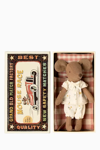 دمية بيج سيستر بتصميم فأرة داخل سرير بتصميم علبة كبريت