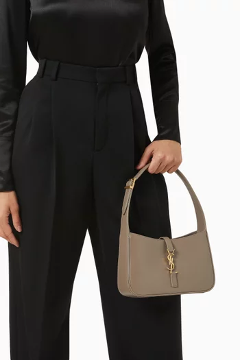 Le 5 À 7 Hobo Shoulder Bag in Smooth Leather