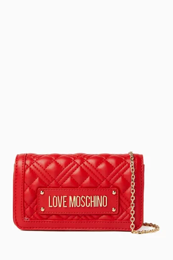 حقيبة بتصميم مبطن وسلسلة جلد صناعي