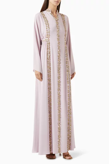 قفطان مزين بتطريزات