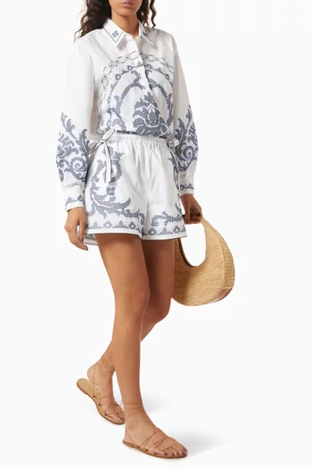 شورت هيزل مزين بتطريزات قطن عضوي