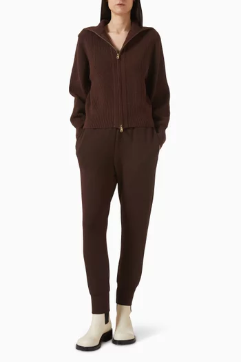 بنطال رياضي بحواف ضيقة