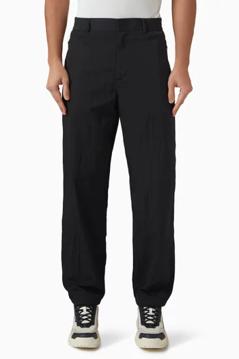 بنطال بتصميم عملي