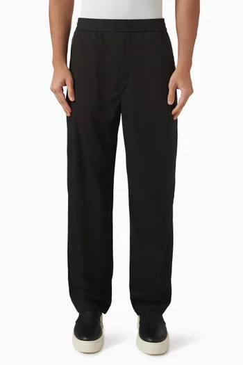 بنطال بتصميم عملي