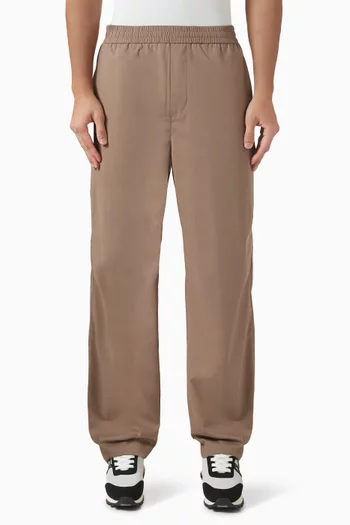 بنطال بتصميم عملي