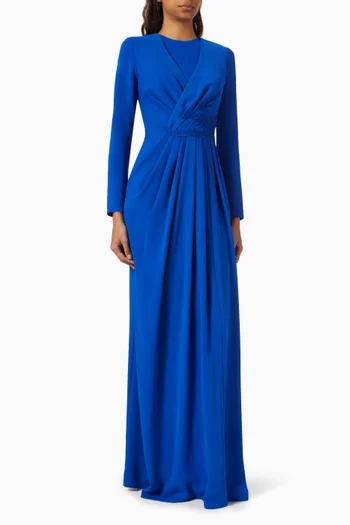 فستان طويل بخصر مزموم وتطريزات