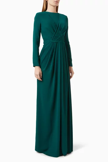 فستان طويل بخصر مزموم وتطريزات