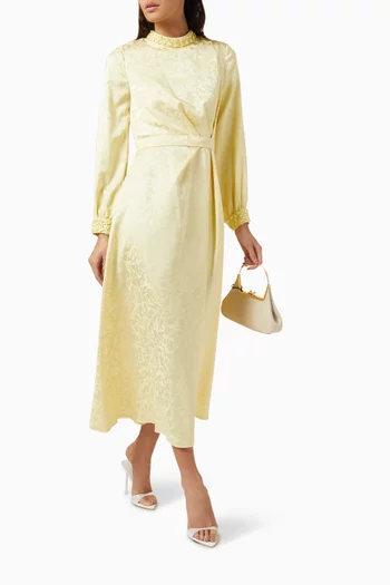 فستان متوسط الطول بتطريزات بالكريستال