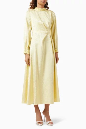 فستان متوسط الطول بتطريزات بالكريستال