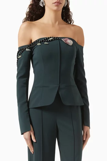 جاكيت بأكتاف مكشوفة وتطريزات بالكريستال على شكل زهرة توليب