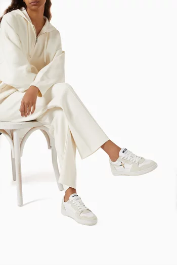 سنيكرز دايس لو بتطريز طائر الطنان جلد وشمواه