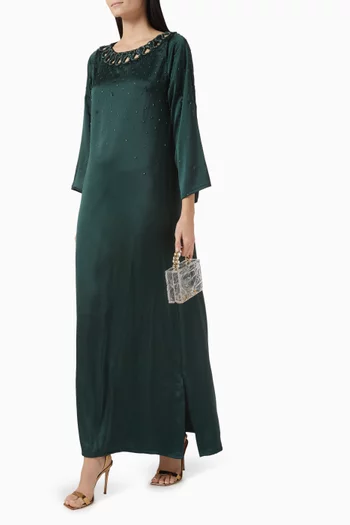قفطان بفتحات وتطريزات