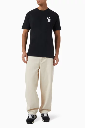 تي شيرت بطبعة شعار الماركة حصريًا على أُناس × بيبر بوي