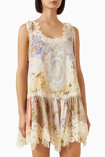 فستان كامبين كاسكاديان قصير بأشرطة دانتيل قطن