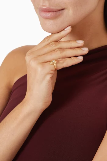 Pear Diamond Pinky Ring in 18kt Gold