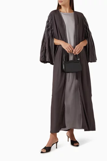 عباية بتطريزات وشيلة