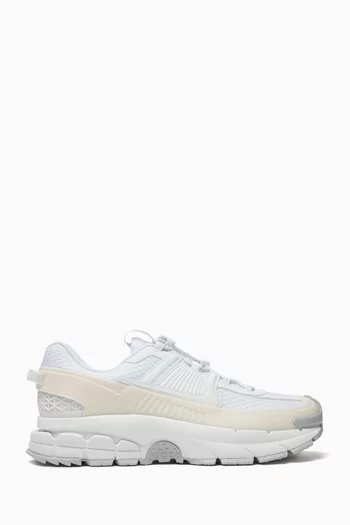 Zoom Vomero Roam Sneakers in Mesh