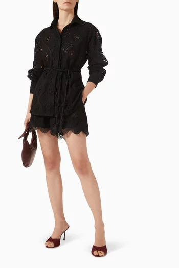 شورت مايرا بتطريزات دانتيل