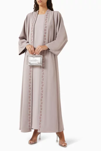 طقم عباية بحواف مطرزة كريب
