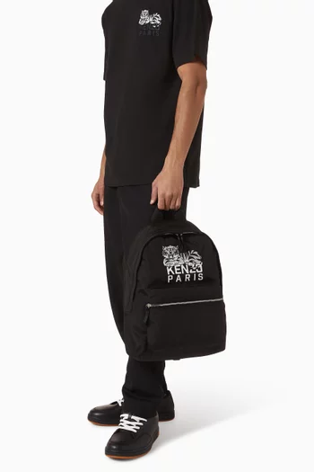 حقيبة ظهر بتصميم بشعار النمر السعيد قنب