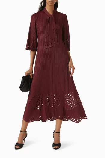 فستان ليونتين متوسط الطول بتطريزات مفرغة