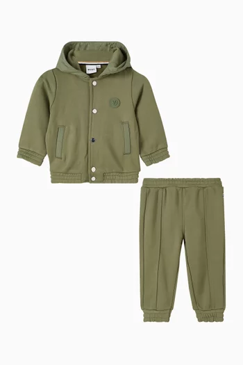 طقم كنزة بغطاء رأس وبنطال رياضي بشعار الماركة