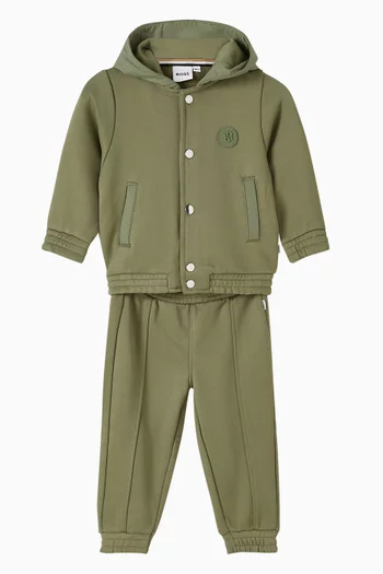 طقم كنزة بغطاء رأس وبنطال رياضي بشعار الماركة