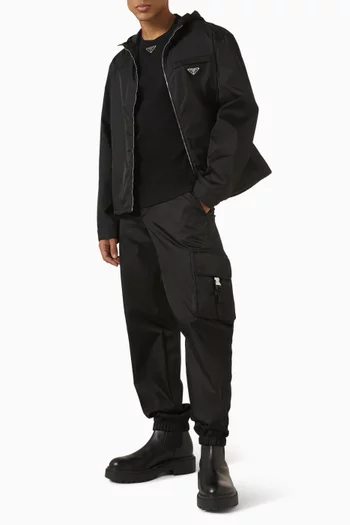 تي شيرت مزين بشعار الماركة قطن