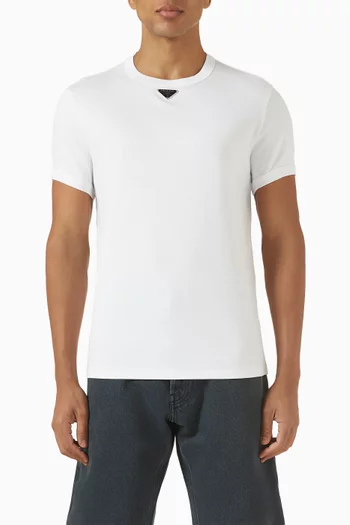 تي شيرت بشعار الماركة قطن