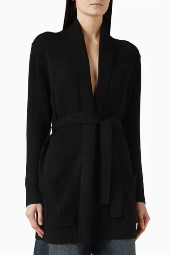 كارديغان بحزام وشعار الماركة