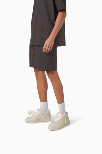 سنيكرز اوت اوف اوفيس