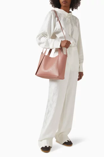 حقيبة كروس بشعار الماركة جلد حبيبي غير لامع صديق للبيئة