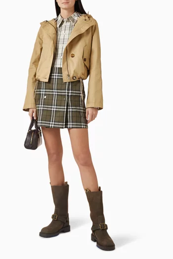 جاكيت باركا قصير بغطاء رأس غابردين