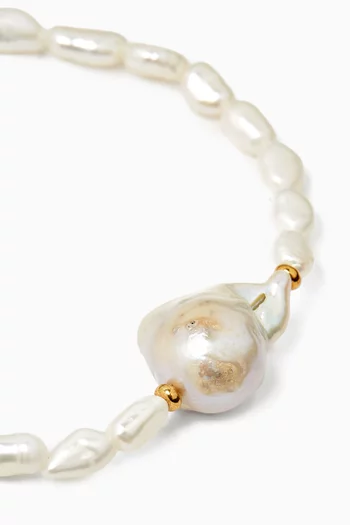 VENUS BRACELET HAND STRUNG FRESH WATER PEARLS FINISHED WITH TWO GOLD PLATEDBEADS AND A CENTRAL LARGE BAROQUE PEARL.:WHITE:One Size|218551216