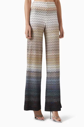 بنطال بقصة ساق واسعة ونقشة خطوط شيفرون متعرجة