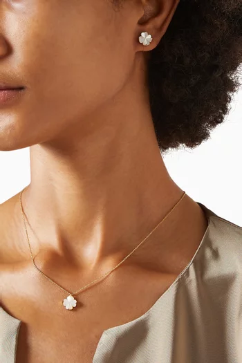 أقراط بتصميم زهور بالشكل البستوني مزينة بعرق اللؤلؤ نحاس مطلي بلون ذهبي