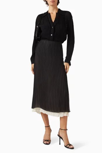 قميص بملمس مجعد وخطوط