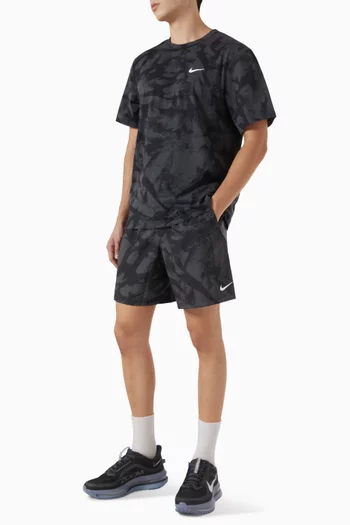 شورت فورم غير مبطن بتقنية Dri-FIT