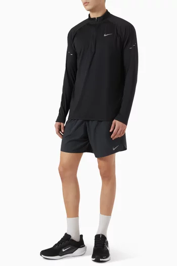 تي شيرت للجري سترايد بتقنية Dri-FIT بسحّاب قصير