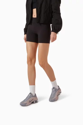 سنيكرز شوكس آر 4