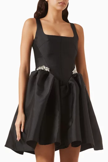 فستان قصير مطرز بالكريستال